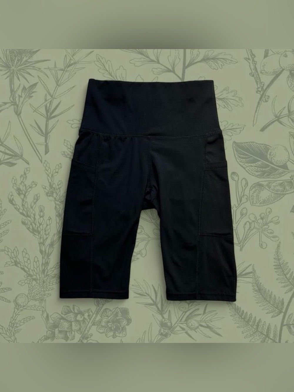 Level Up Active black biker shorts with pockets size S
